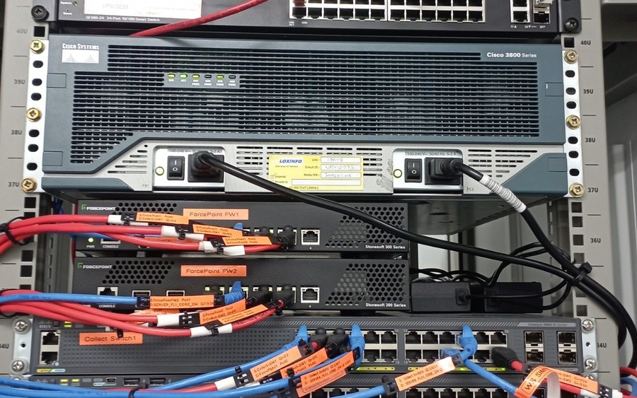Server rack with structured, labelled copper cabling in a customer data centre